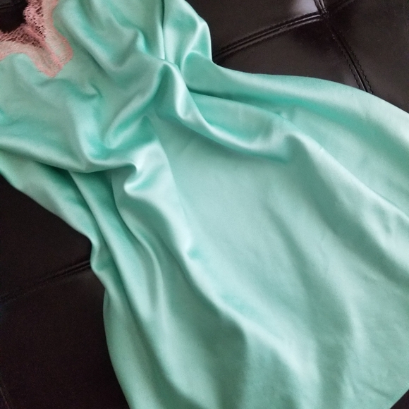 ❗Victoria's Secret Mint Baby Pink Lace Satin Night Gown Medium❗ - Picture 3 of 5